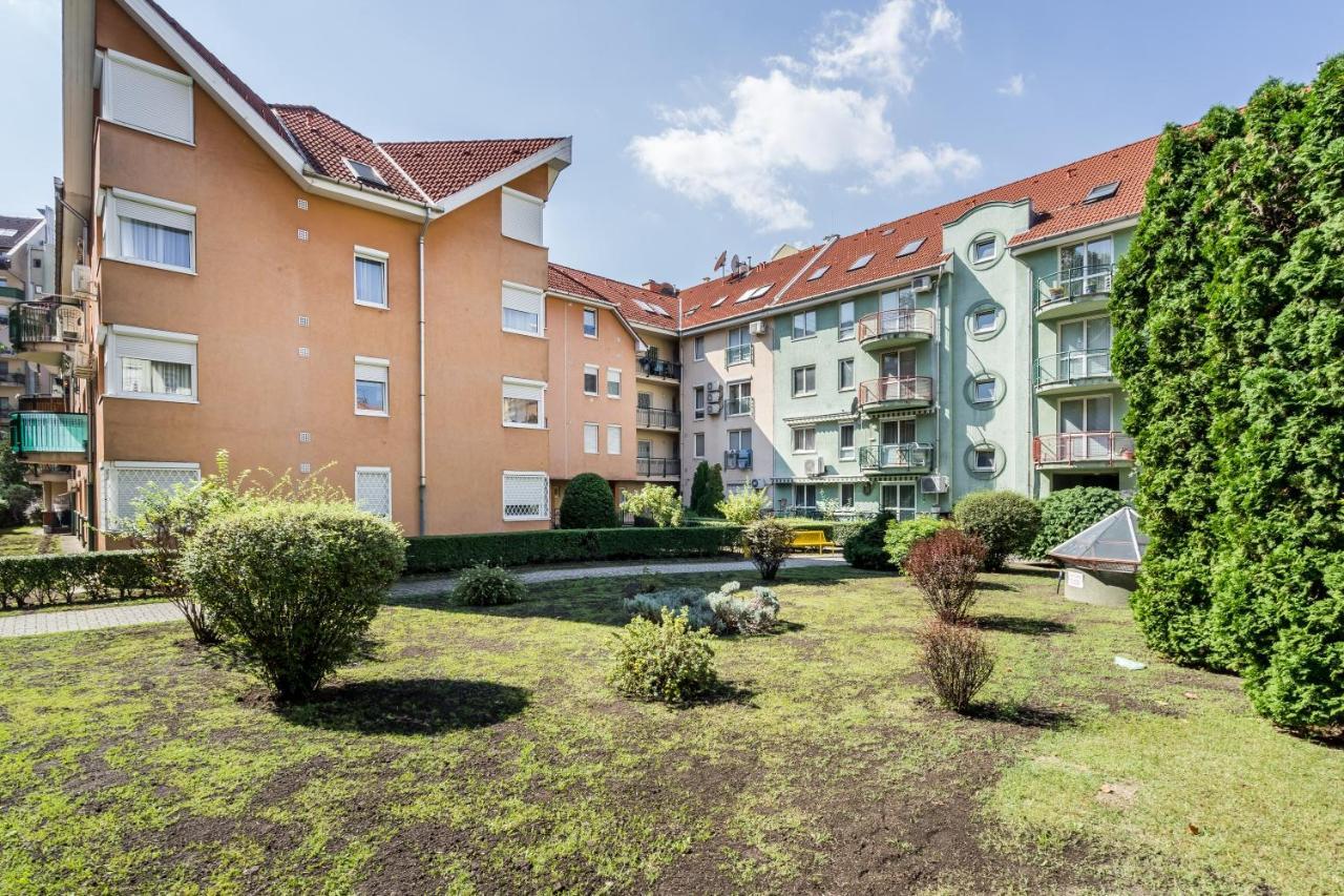 Beautiful Three Bedrooms Apartment With Free Parking Close To The Danube Coast Budapest Exterior photo