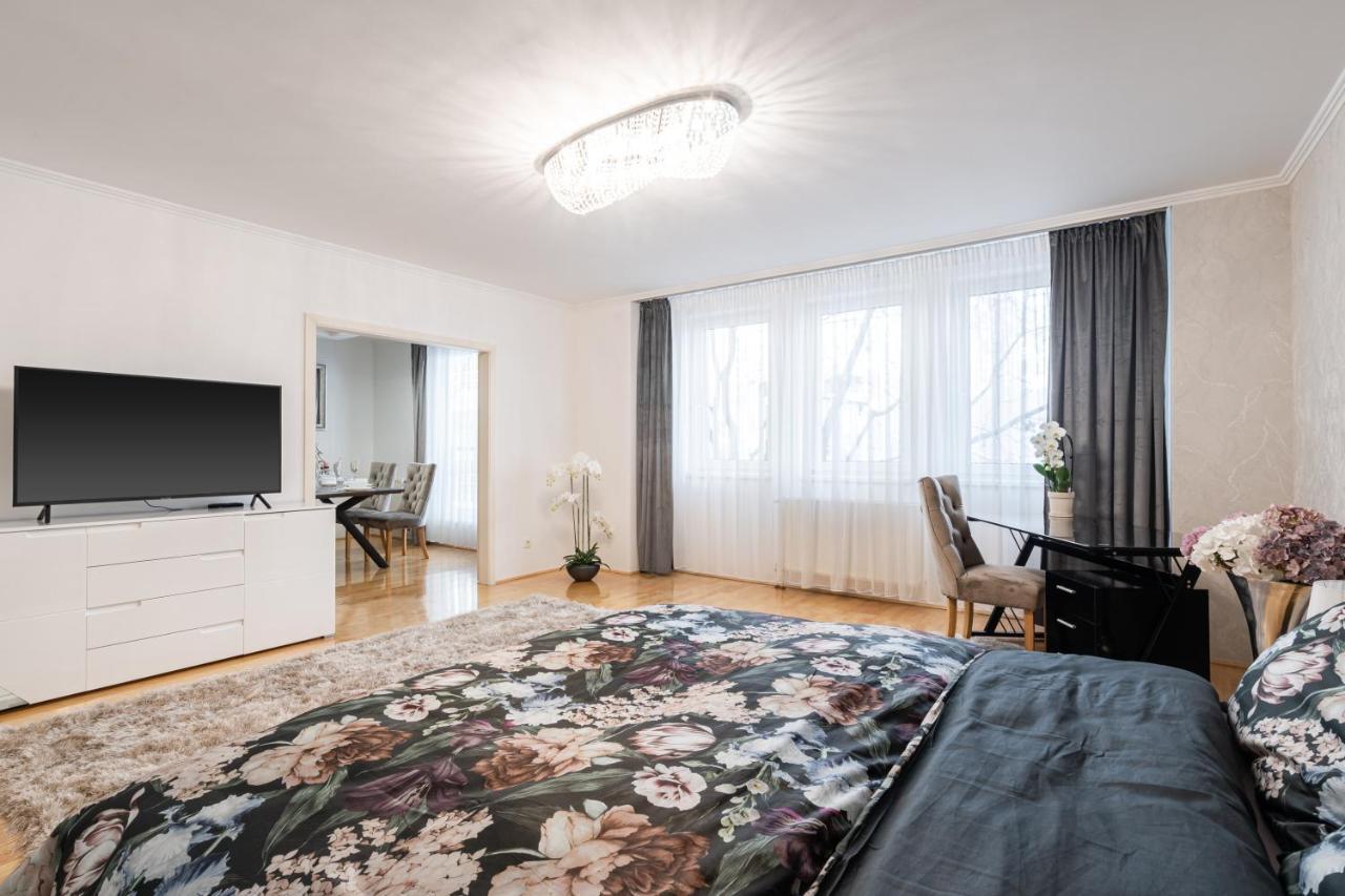 Beautiful Three Bedrooms Apartment With Free Parking Close To The Danube Coast Budapest Exterior photo